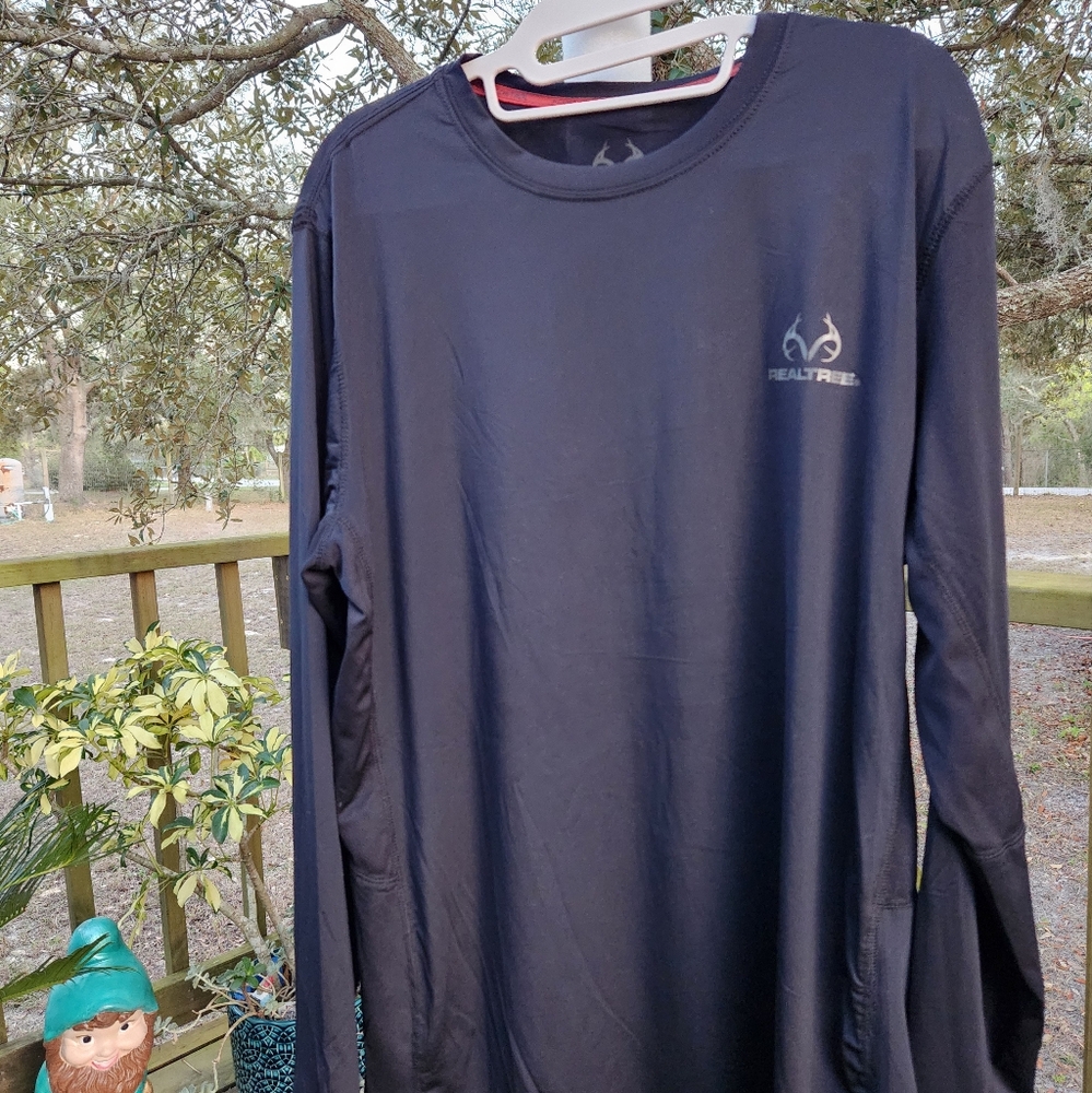 Realtree Men's Black Long Sleeve Shirt  NWT